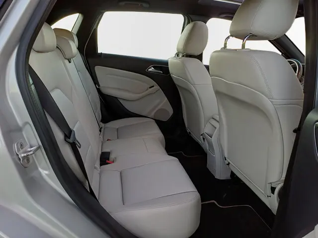 Mercedes-Benz B-Klasse 180 Prestige 2013 Benzine 36