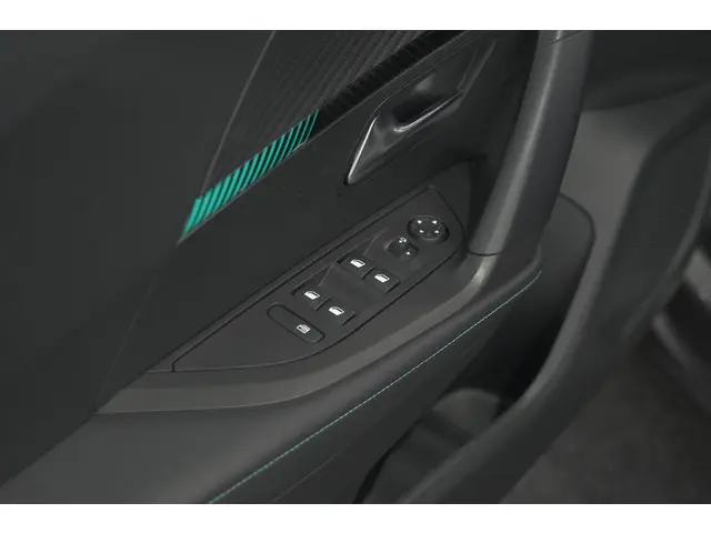 Peugeot 2008 PureTech 130 EAT8 Allure Pack 2021 Benzine 25
