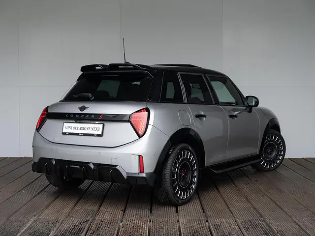 MINI 5-Deurs S 2025 Benzine 2