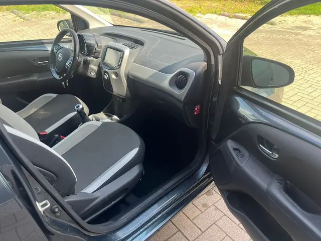 Toyota Aygo 1.0 VVT-i x-play 2017 Benzine 18