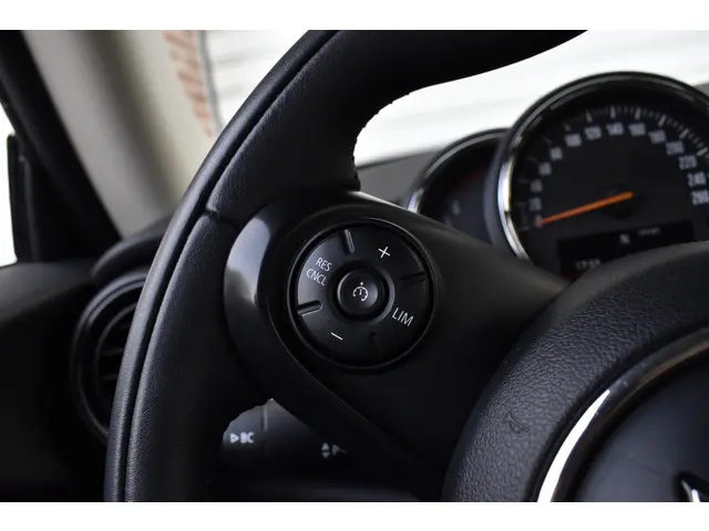 MINI Cooper Mini 1.5 Chili Business 2015 Benzine 16