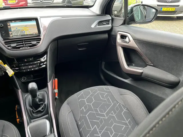 Peugeot 2008 1.2 PureTech Style 2015 Benzine 35