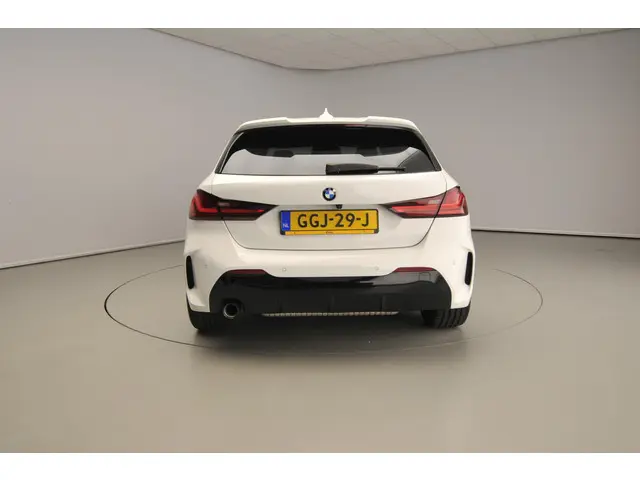 BMW 1 Serie 5-deurs 118i 2024 Benzine 3