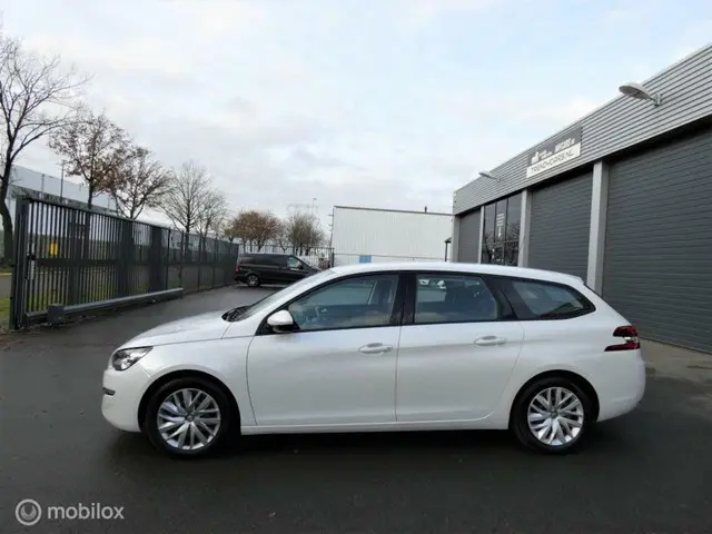 Peugeot 308 1.2 PURET.BLUE LEASE 2015 Benzine 4