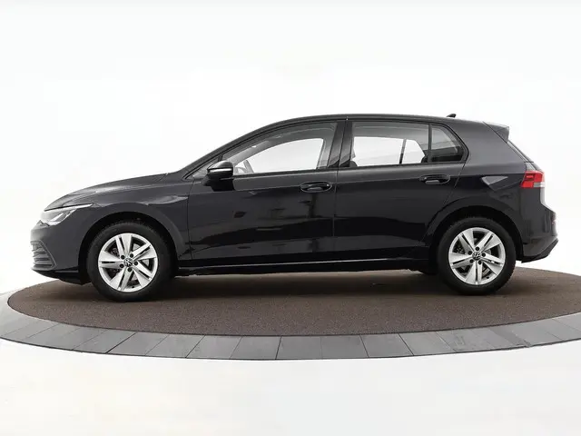 Volkswagen Golf 1.0 eTSI 110pk DSG Life 2024 Benzine 25