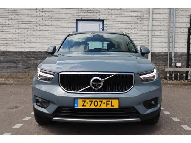 Volvo XC40 2.0 B4 Momentum Business 2022 Benzine 14