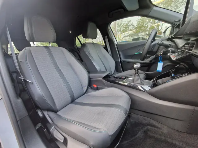 Peugeot 2008 1.2T 130pk Allure Pack 2023 Benzine 5