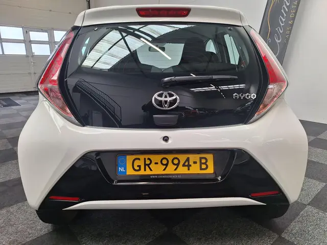 Toyota Aygo 2015. X-Play uitv. 42.000 km NAP. 2015 Benzine 8
