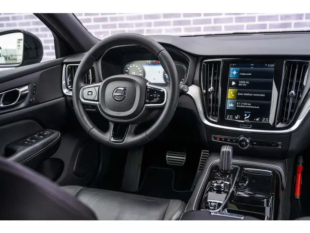 Volvo V60 T6 Recharge AWD R-Design 2022 Hybride Benzine 25