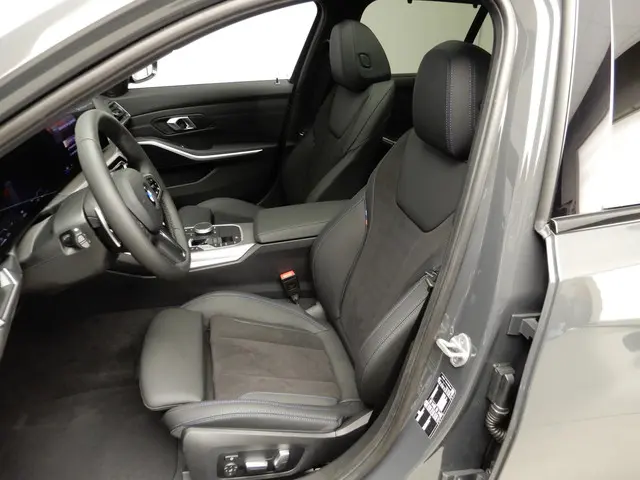 BMW 3 Serie Touring 320i 2024 Benzine 7