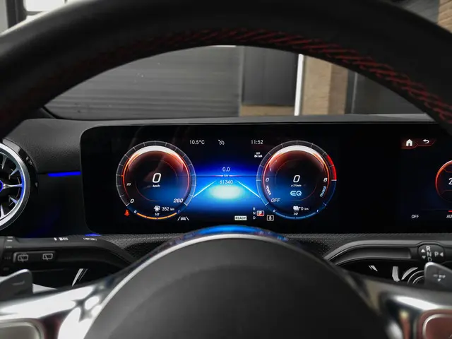 Mercedes-Benz A-Klasse 250 e AMG 2022 Hybride Benzine 11