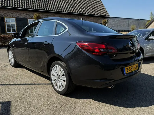 Opel Astra 1.4 TURBO DESIGN EDITION 2013 Benzine 5