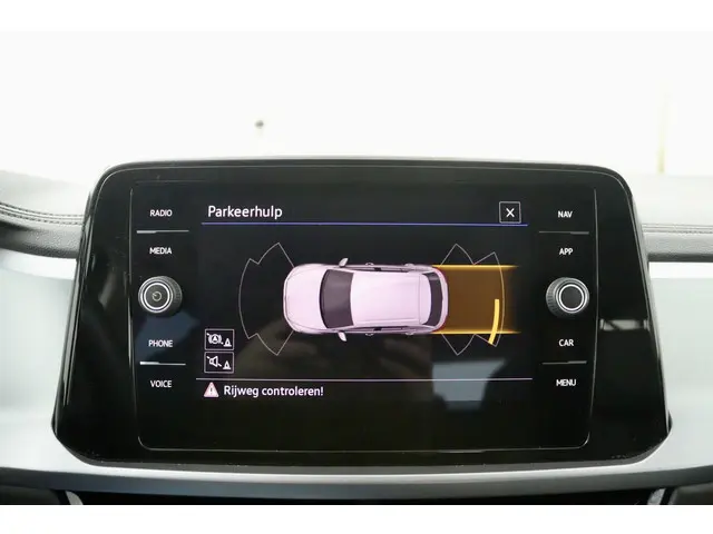 Volkswagen T-Roc 1.0 TSI Life zwart 2023 Benzine 22