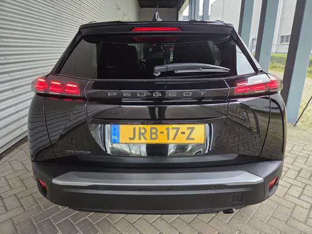 Peugeot 2008 1.2 PureTech Allure 2024 Benzine 12