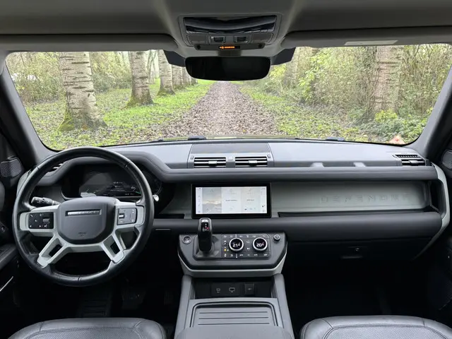 Land Rover Defender 110 P400E 2023 Hybride Benzine 14