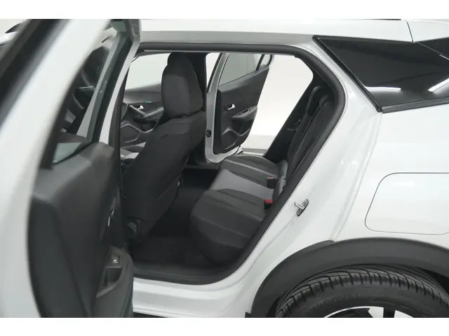 Peugeot 2008 PureTech 102 Allure Pack 2023 Benzine 26