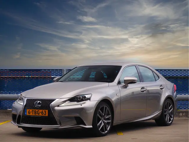 Lexus IS 300h F Sport Line 2014 Hybride Benzine 5