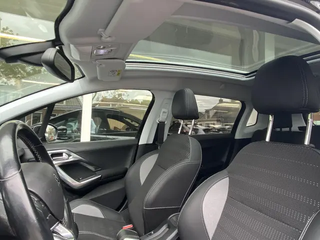 Peugeot 2008 1.2T 110pk Allure 2018 Benzine 25