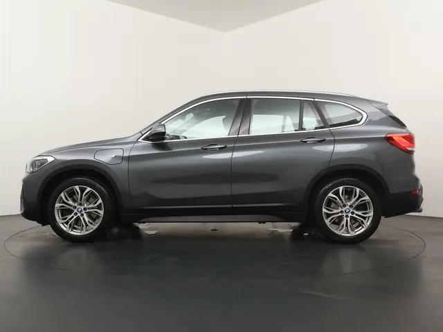 BMW X1 xDrive25e 2022 Hybride Benzine 12