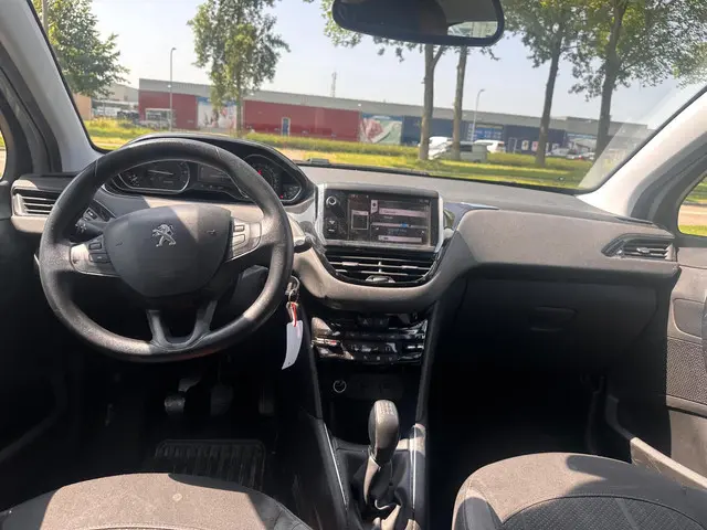 Peugeot 208 1.2 VTi Envy 2013 Benzine 8