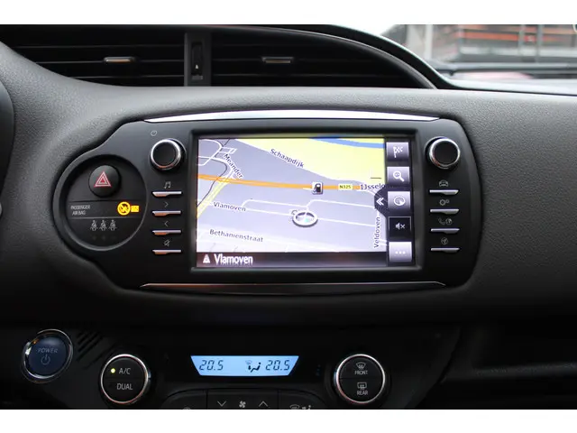 Toyota Yaris 1.5 Hybrid Dynamic 2018 Hybride Benzine 22