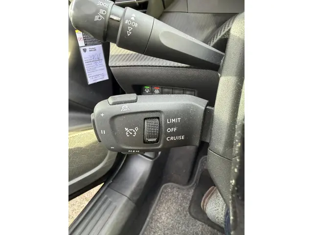 Peugeot e-2008 EV GT 2022 Elektrisch 61