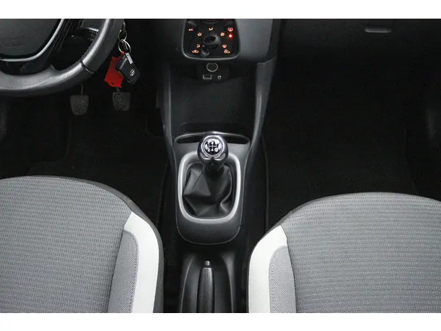 Toyota Aygo 1.0 VVT-i x-play 2020 Benzine 26