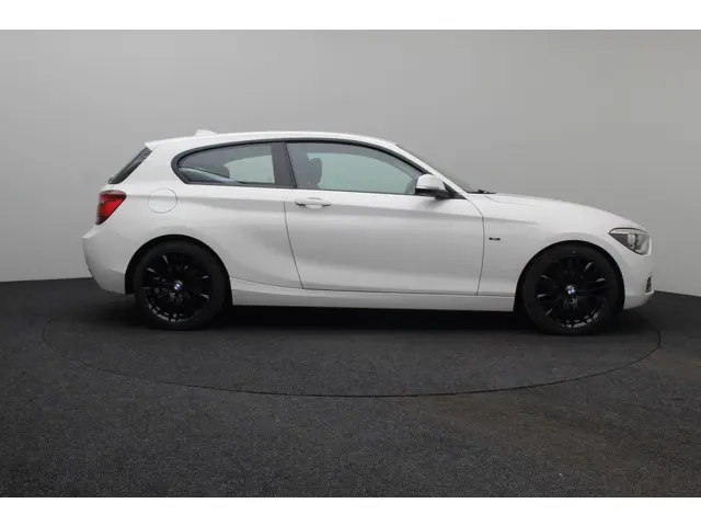 BMW 1 Serie 114i EDE Executive 2013 Benzine 15