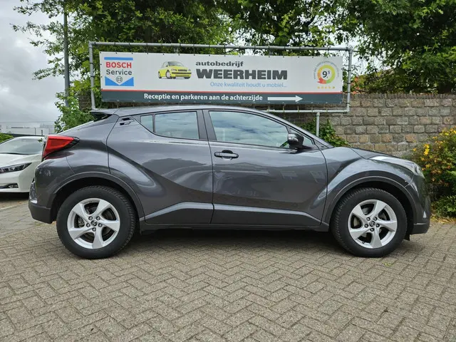 Toyota C-HR 1.2 Active 2018 Benzine 2