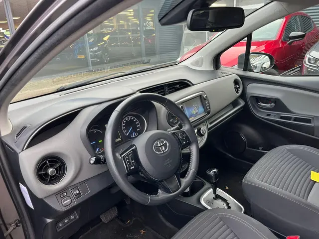 Toyota Yaris 1.5 Hybrid Dynamic 2019 Hybride Benzine 6