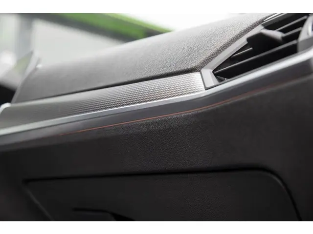 BMW 3 Serie 320i High Executive 2020 Benzine 39