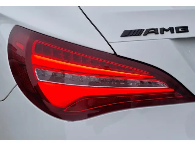 Mercedes-Benz CLA Shooting Brake 180 2018 Benzine 17
