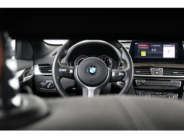 BMW X1 sDrive18i Executive Edition 2020 Benzine 14
