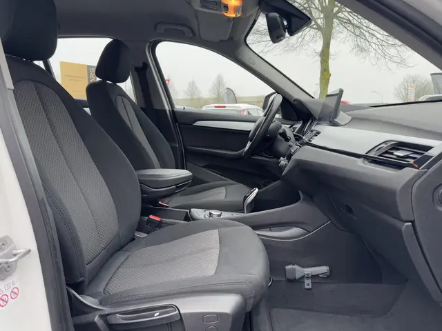 BMW X1 sDrive18i Executive Edition 2020 Benzine 7