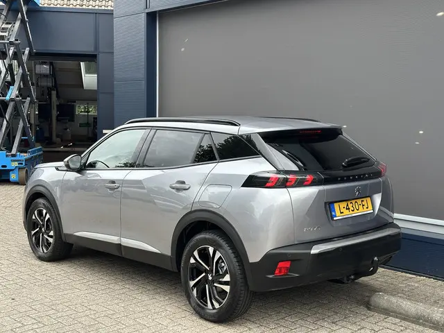 Peugeot 2008 1.2 Turbo 100 PK Allure Pack 2021 Benzine 4