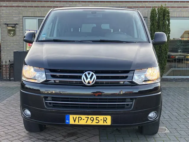 Volkswagen Transporter 2.0 TDI L2H1 DC 2015 Diesel 9