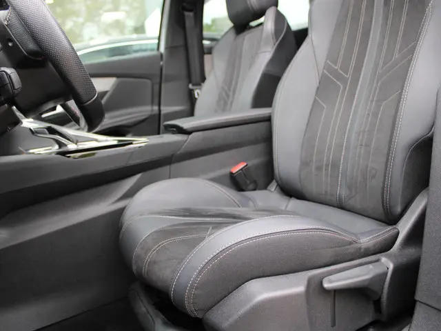 Peugeot 3008 1.6 HYbrid 225 GT 2022 Hybride Benzine 15