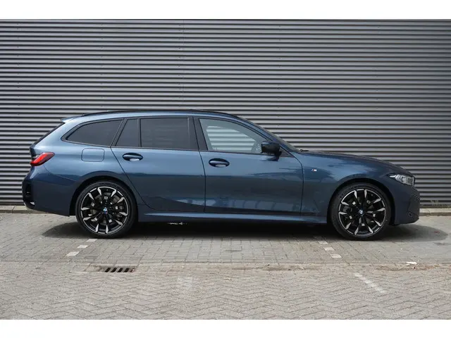 BMW 3 Serie Touring 330e 2025 Hybride Benzine 4