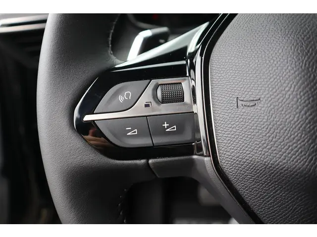 Peugeot 2008 1.2 HYBRID 136 GT 2024 Hybride Benzine 19