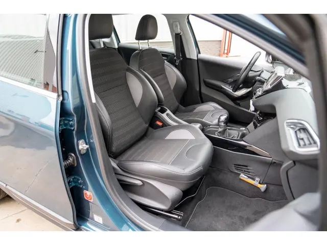 Peugeot 2008 1.2 PureTech Allure 2017 Benzine 19