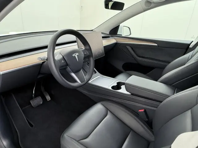 Tesla Model Y Long Range AWD 75 kWh 2022 Elektrisch 17