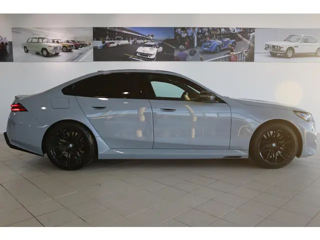 BMW M5 Sedan 2025 Hybride Benzine 3
