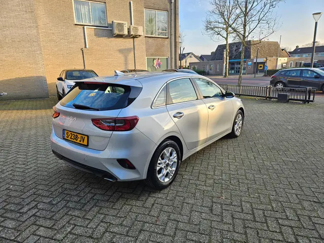 Kia Ceed 1.0 T-GDi DynamicLine 2023 Benzine 5