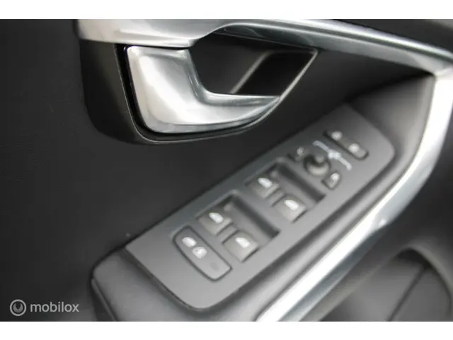 Volvo V40 2.0 T2 R-Design/Navi/Tel/Pdc/Trekhaak/ 2015 Benzine 17
