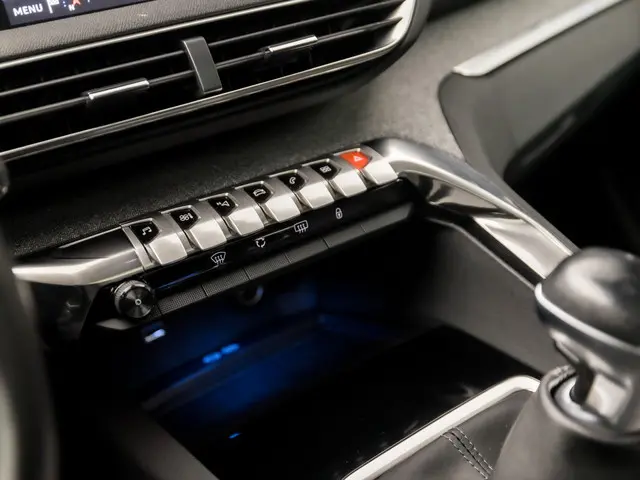 Peugeot 3008 1.2 PureTech Allure Sport 2020 Benzine 10