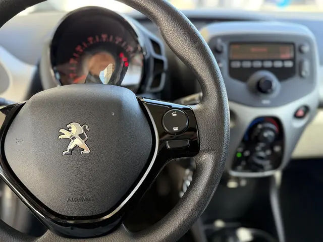 Peugeot 108 1.0 e-VTi Active 2015 Benzine 18