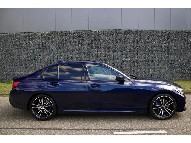 BMW 3 Serie 330i High Executive Edition 2019 Benzine 9