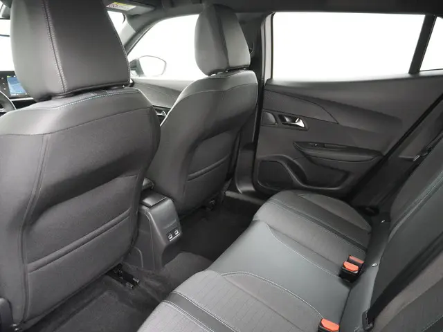 Peugeot e-2008 EV Allure 50 kWh 2023 Elektrisch 18