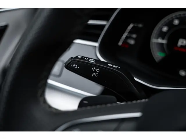 Audi Q8 55 TFSI-E quattro 2023 Hybride Benzine 37