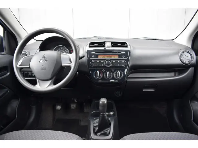 Mitsubishi Space Star 1.0 5Drs Cool+ 2017 Benzine 6